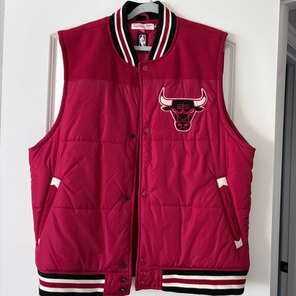 VTG Mitchell & Ness Bulls Varsity Puffer Vest Red 2XL NBA Jacket Rare y2K
